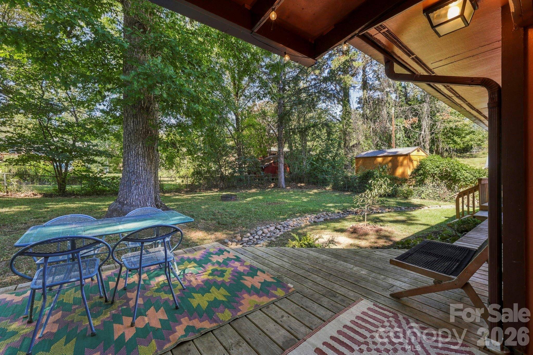 16 Melton DR, Asheville, NC 28805