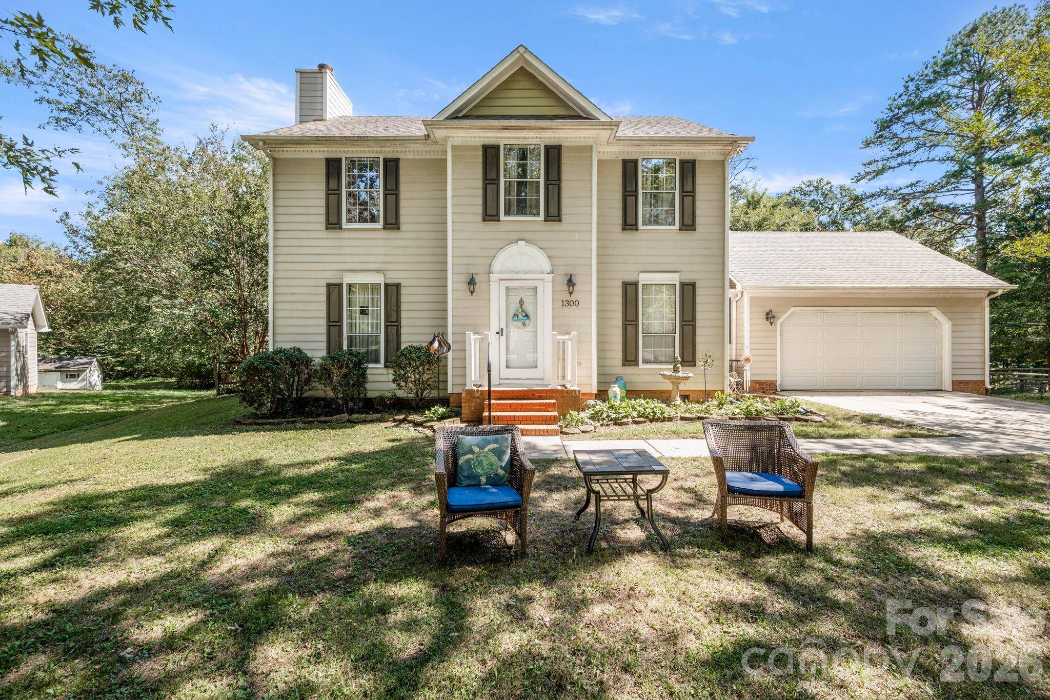 1300 Sugar Hollow DR, Charlotte, NC 28214