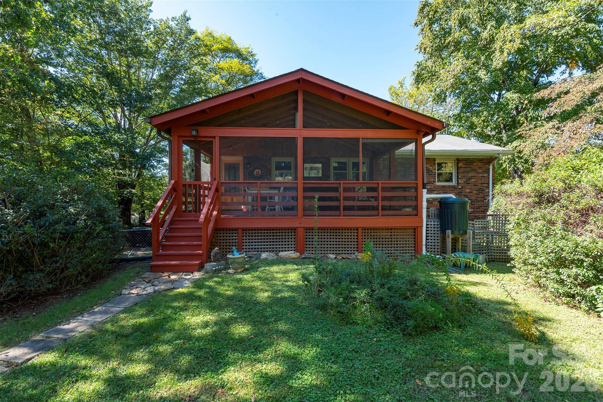 824 N Cherokee AVE, Black Mountain, NC 28711