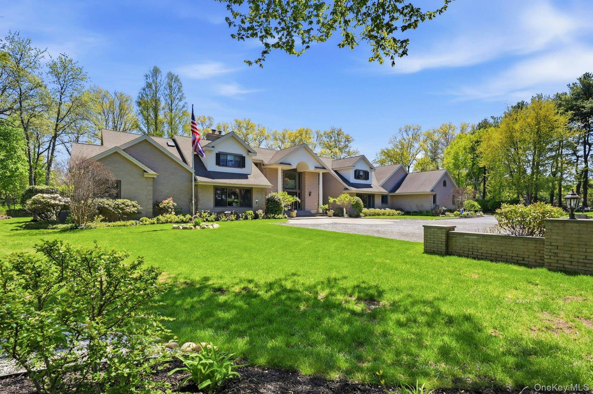 10 Fox Meadow LN, Lloyd Harbor, NY 11743