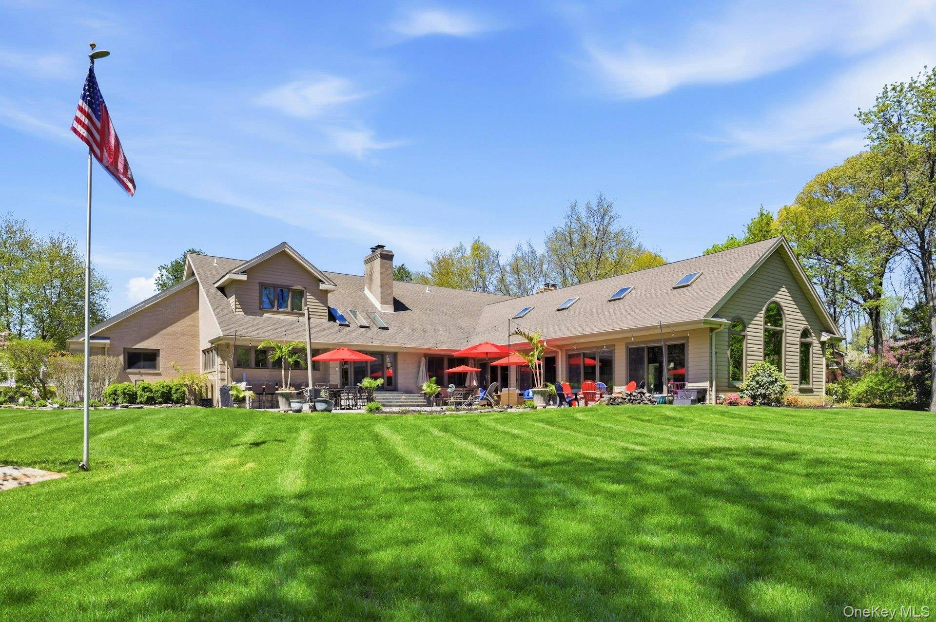 10 Fox Meadow LN, Lloyd Harbor, NY 11743