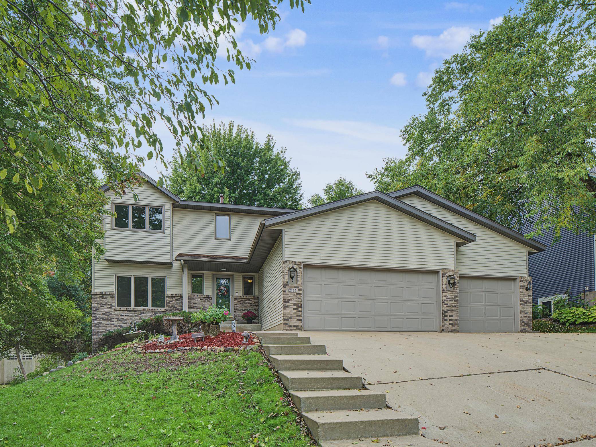 2112 Parkwood Hills DR NE, Rochester, MN 55906