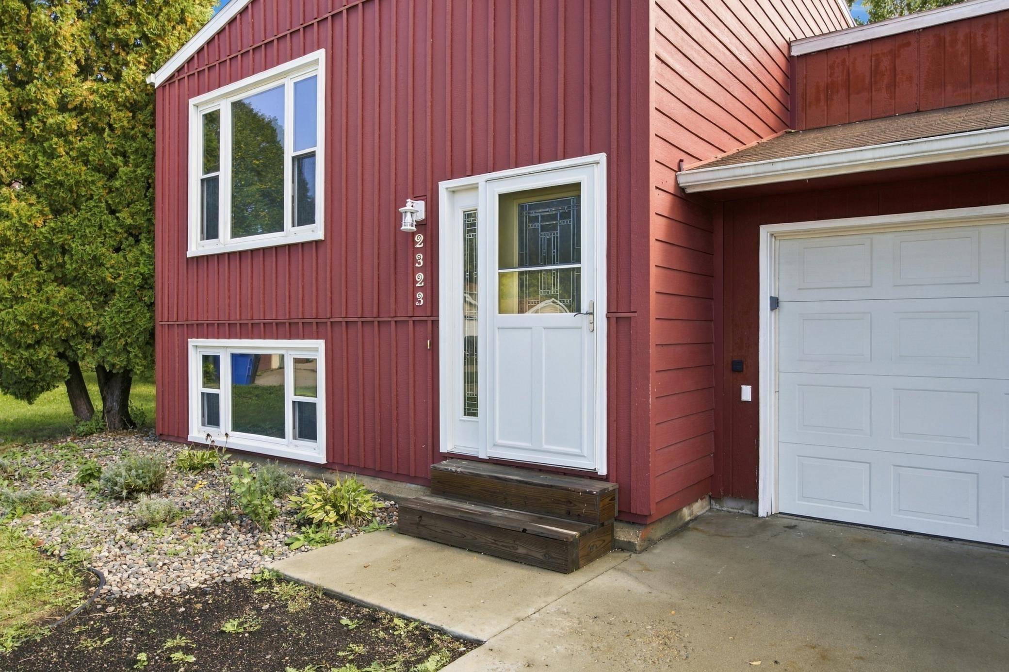 2323 Sundance CIR S, Fargo, ND 58103