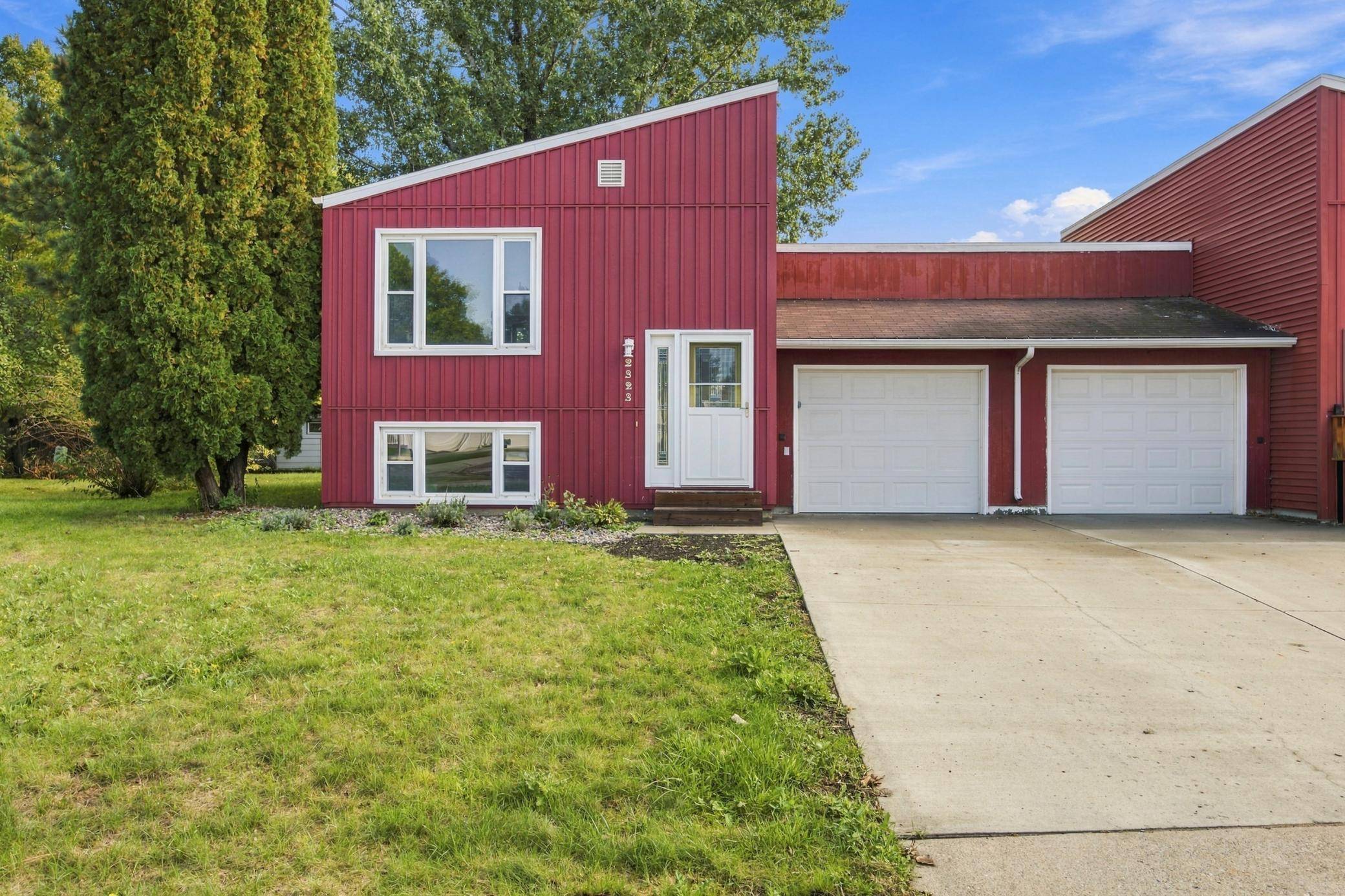 2323 Sundance CIR S, Fargo, ND 58103