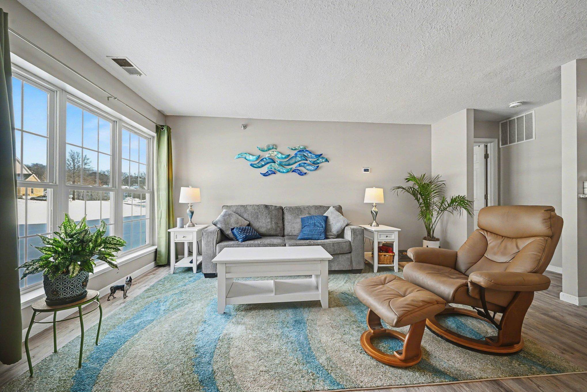 6165 Chasewood Pkwy #1, Hopkins, MN 55343