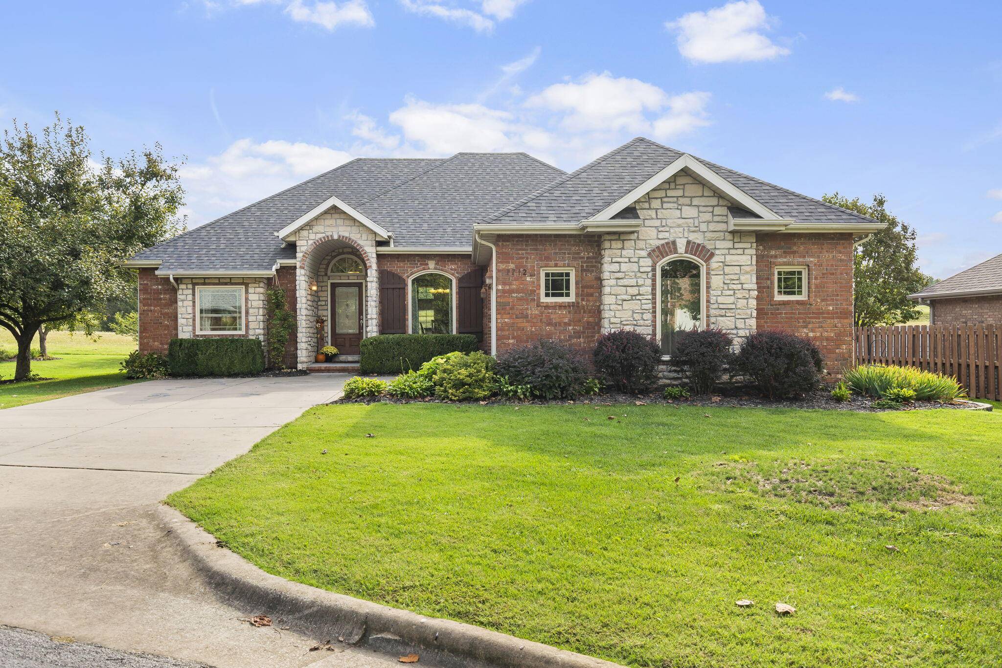 1712 N Gregory DR, Nixa, MO 65714