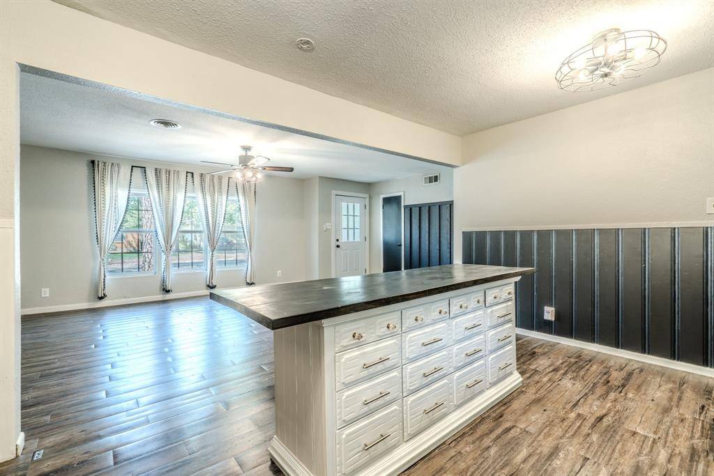 6716 John Drive, Richland Hills, TX 76118