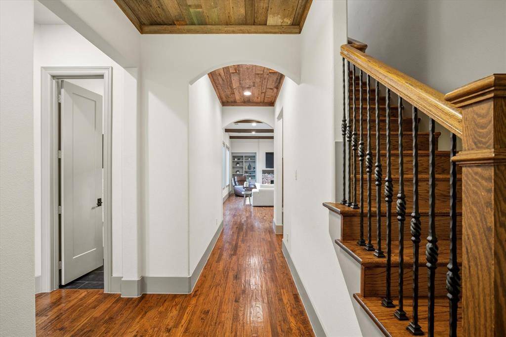 2627 Mount View Drive, Farmers Branch, TX 75234