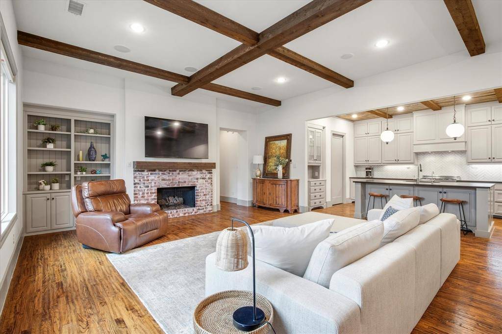 2627 Mount View Drive, Farmers Branch, TX 75234