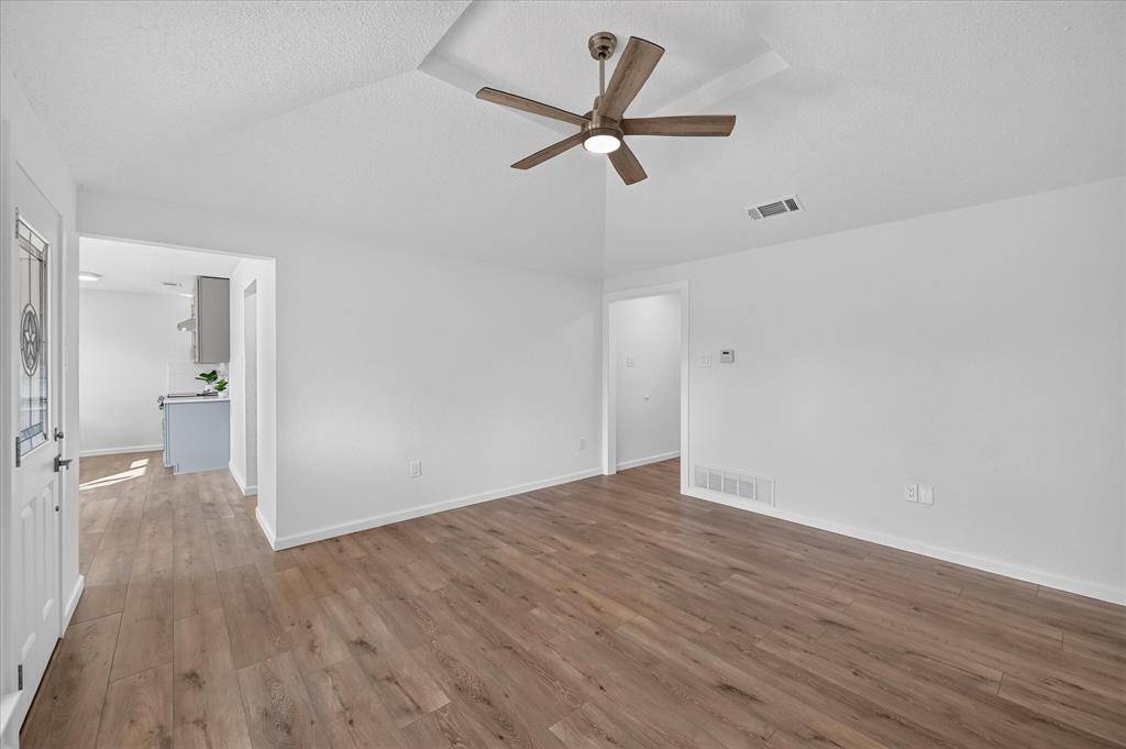 12 States Avenue, Midlothian, TX 76065