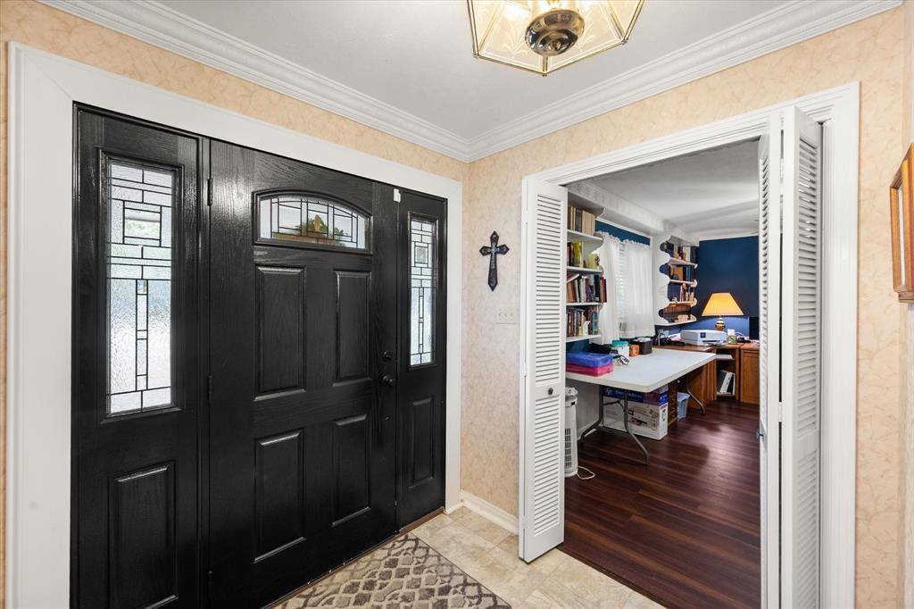 1001 Whispering Oak Court, Arlington, TX 76012