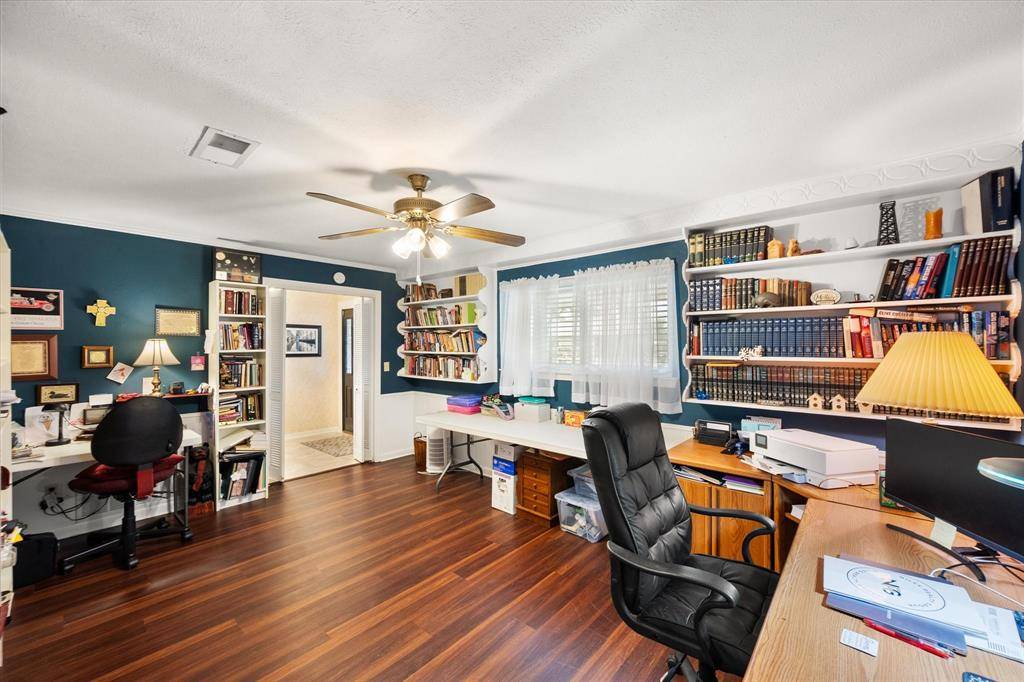 1001 Whispering Oak Court, Arlington, TX 76012
