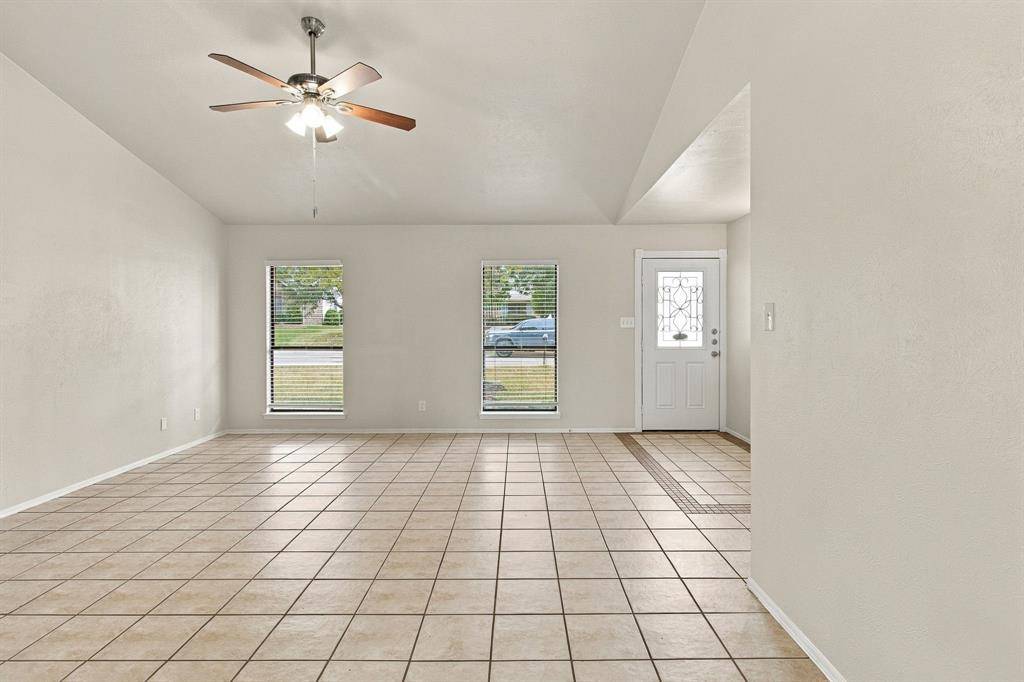 125 Rustic Ridge Drive, Garland, TX 75040