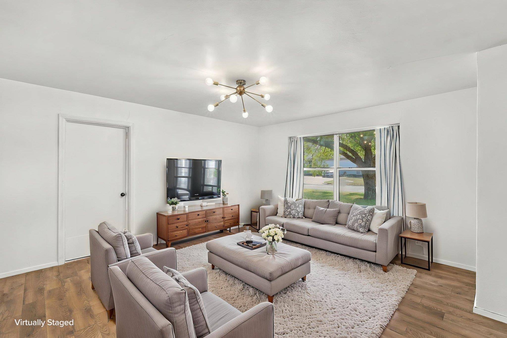 904 Kirk ST, Taylor, TX 76574