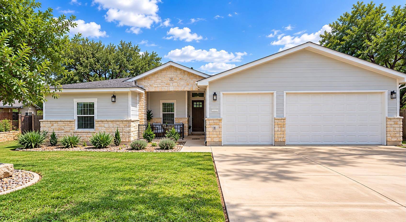 2111 American DR, Lago Vista, TX 78645
