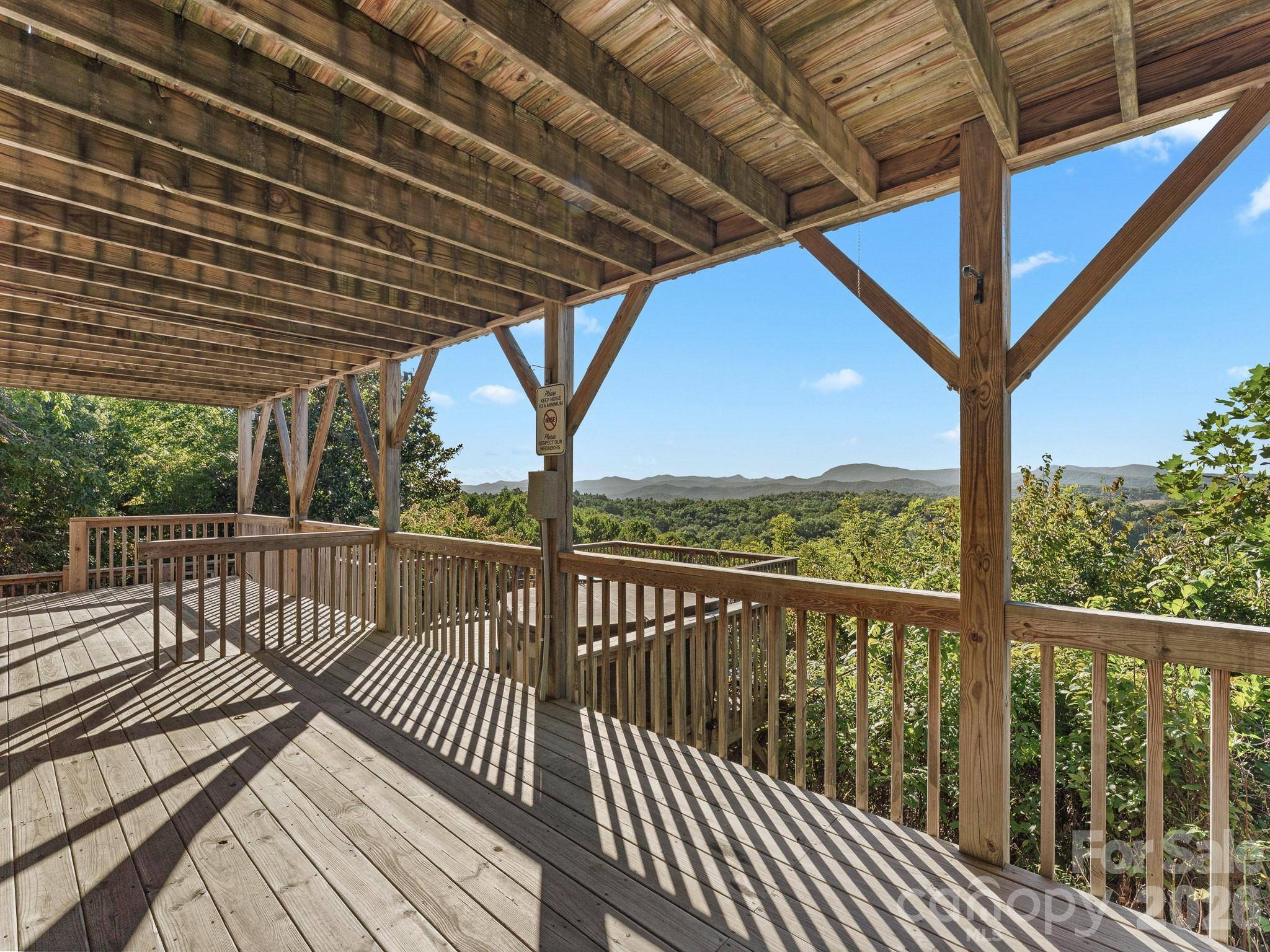 70 Moor LN, Brevard, NC 28712