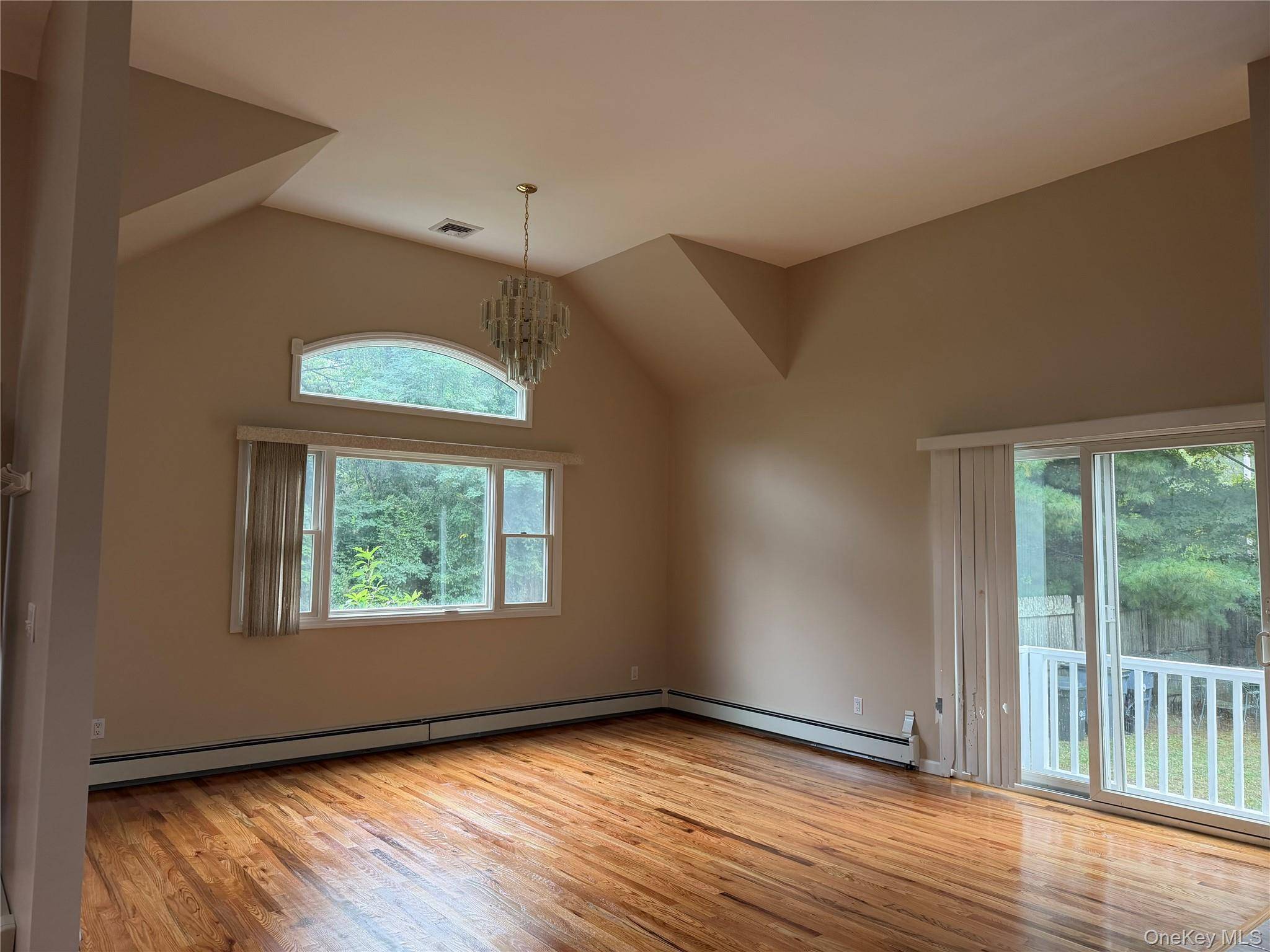 6 Concord AVE, Medford, NY 11763