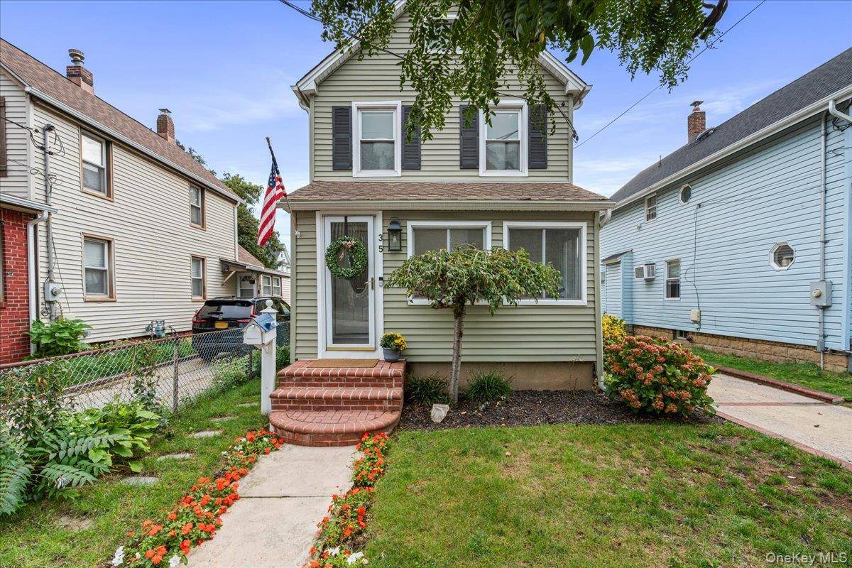 35 Saint Marks AVE, Rockville Centre, NY 11570