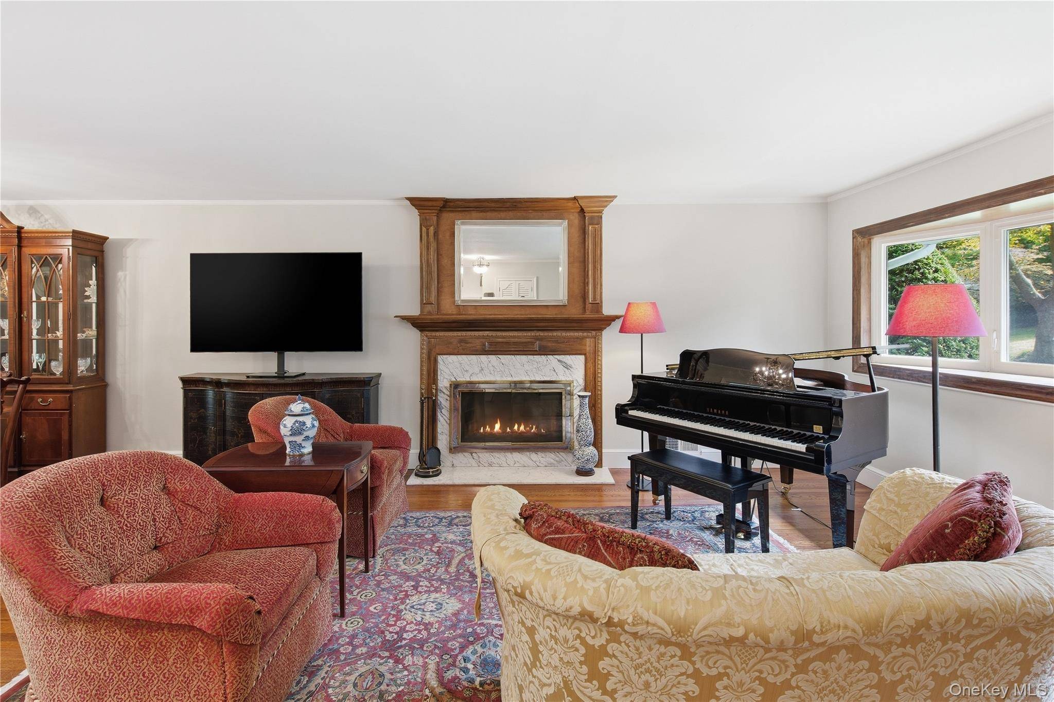 47 Grist Mill LN, Huntington, NY 11743
