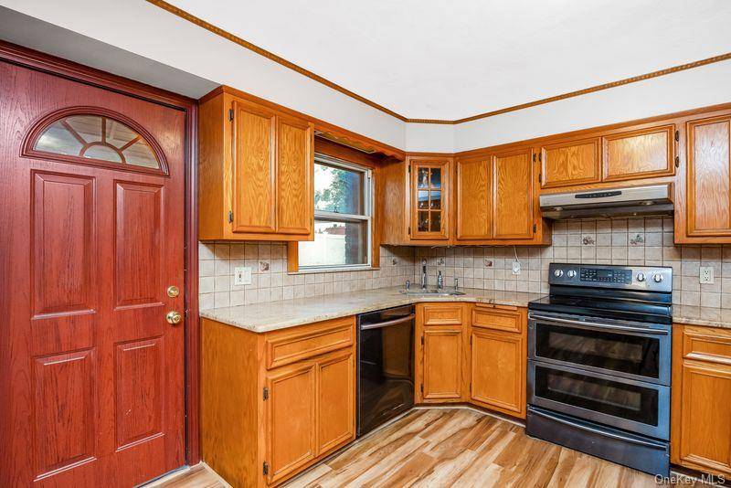 89 Catherine AVE, Franklin Square, NY 11010
