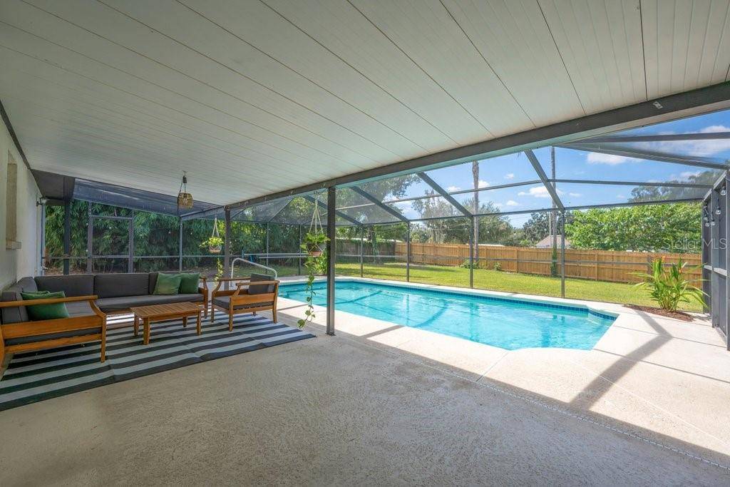 2223 ARCH MCDONALD DR, Dover, FL 33527