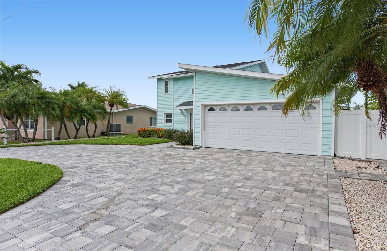 544 LILLIAN DR, Madeira Beach, FL 33708