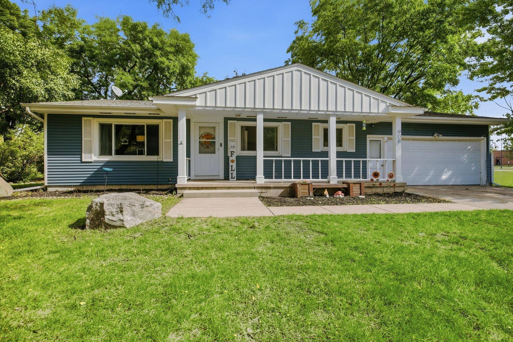 908 Brenda Lee DR, Saint Cloud, MN 56303