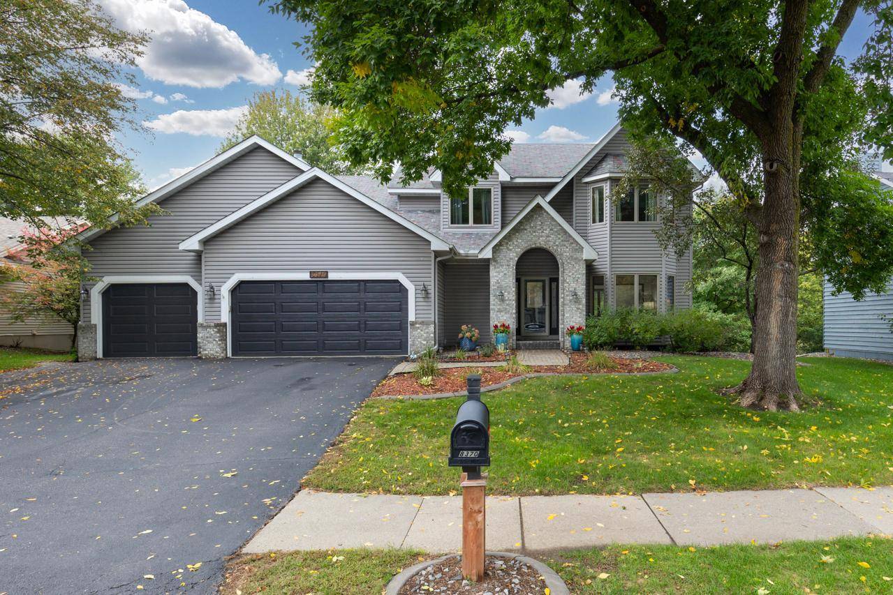 8370 W Lake DR, Chanhassen, MN 55317