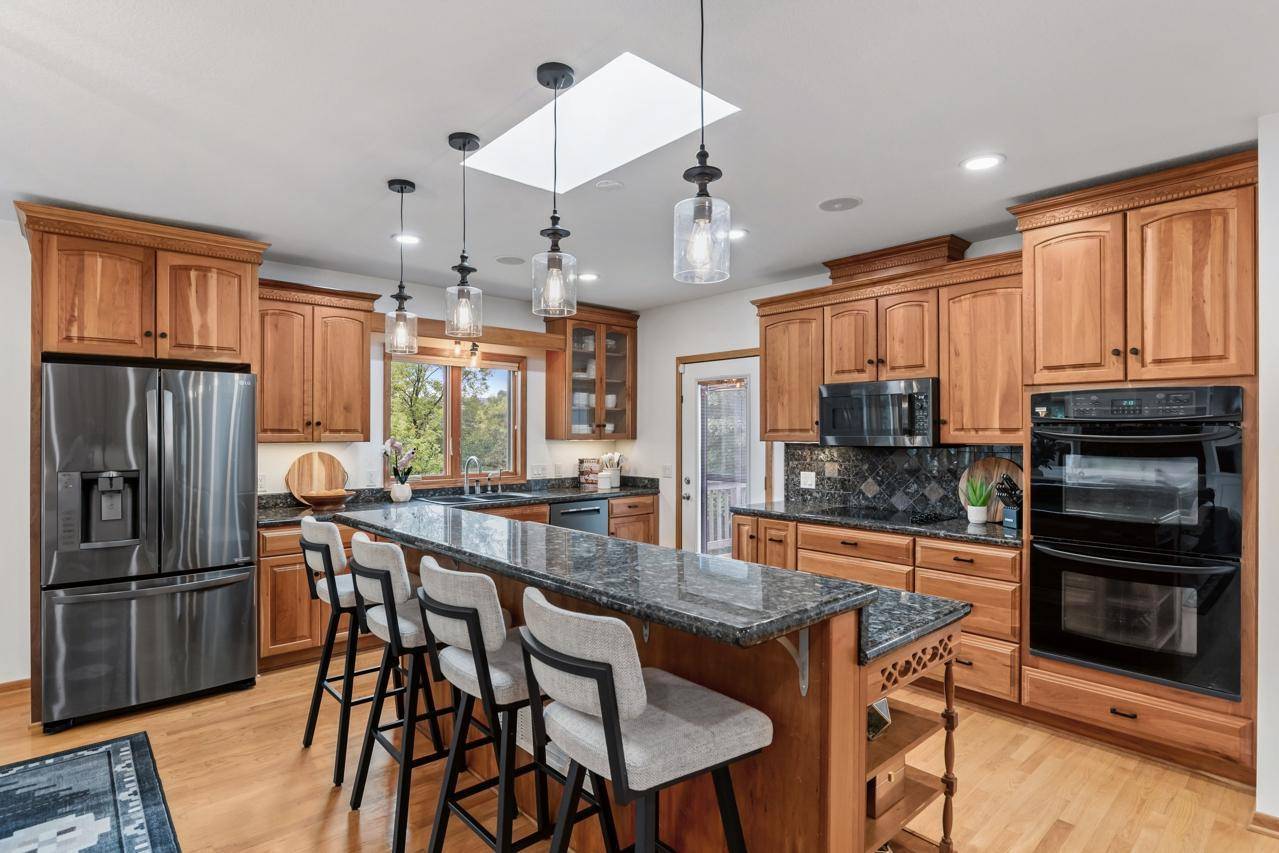 8370 W Lake DR, Chanhassen, MN 55317