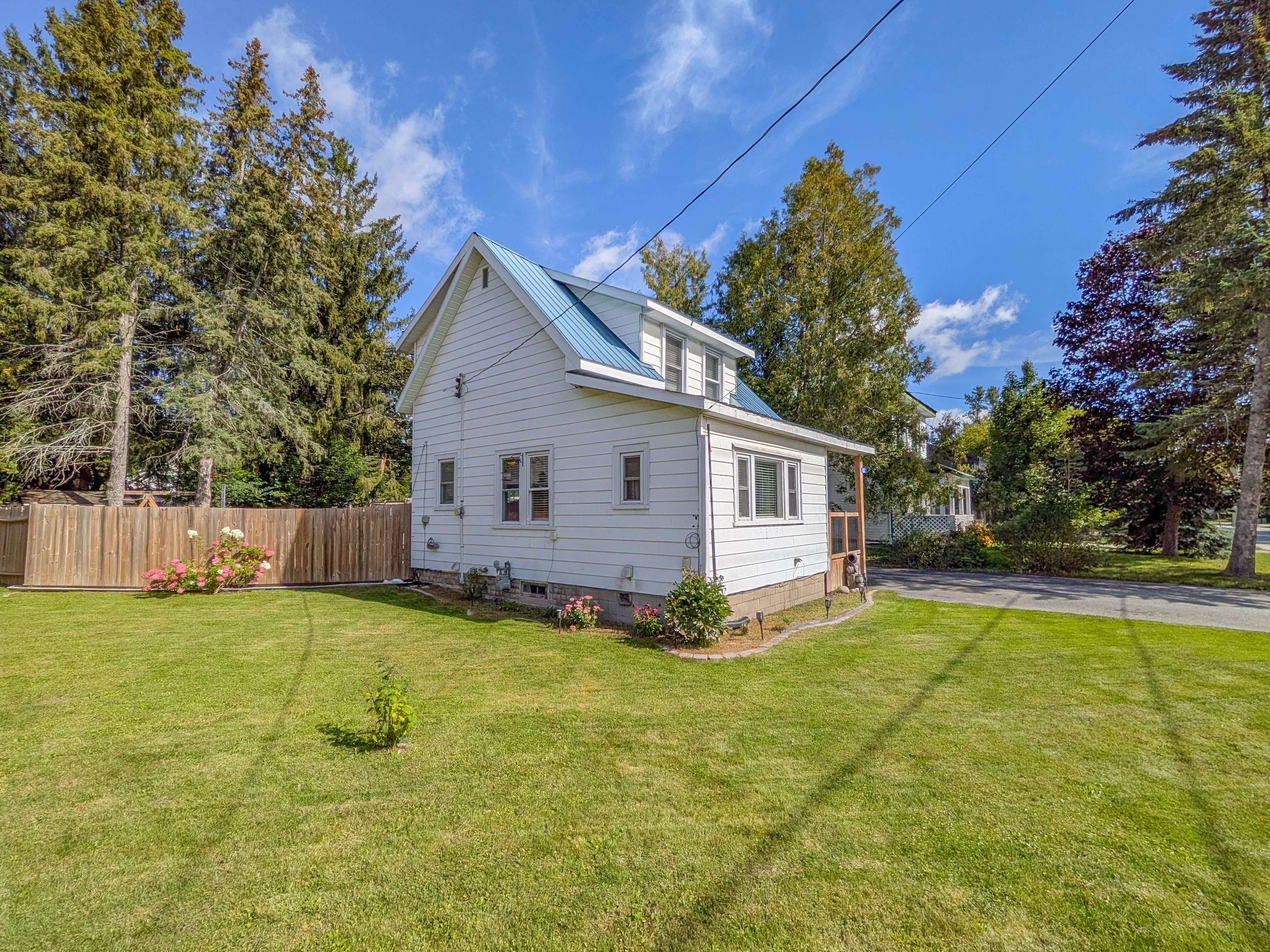 63 Taylor RD, Bracebridge, ON P1L 1J5
