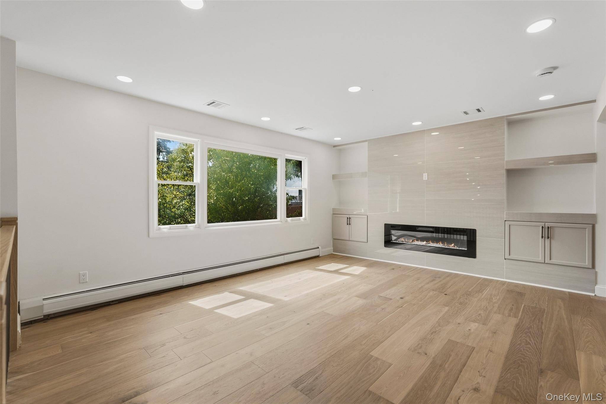 2 Deborah LN, Valley Cottage, NY 10989
