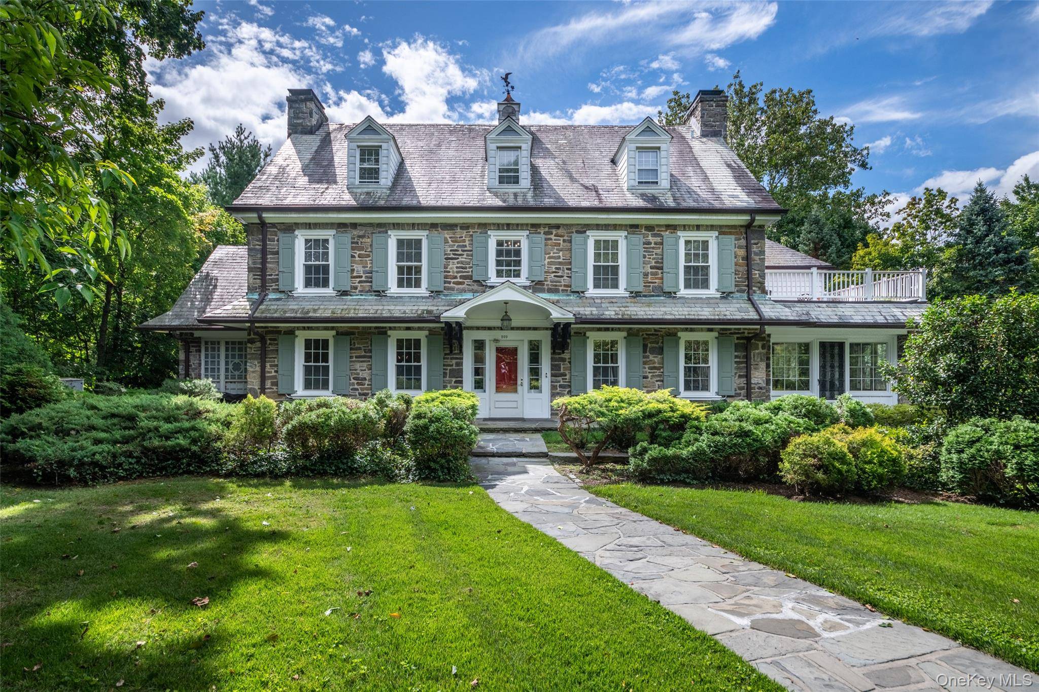 209 Beechmont DR, New Rochelle, NY 10804