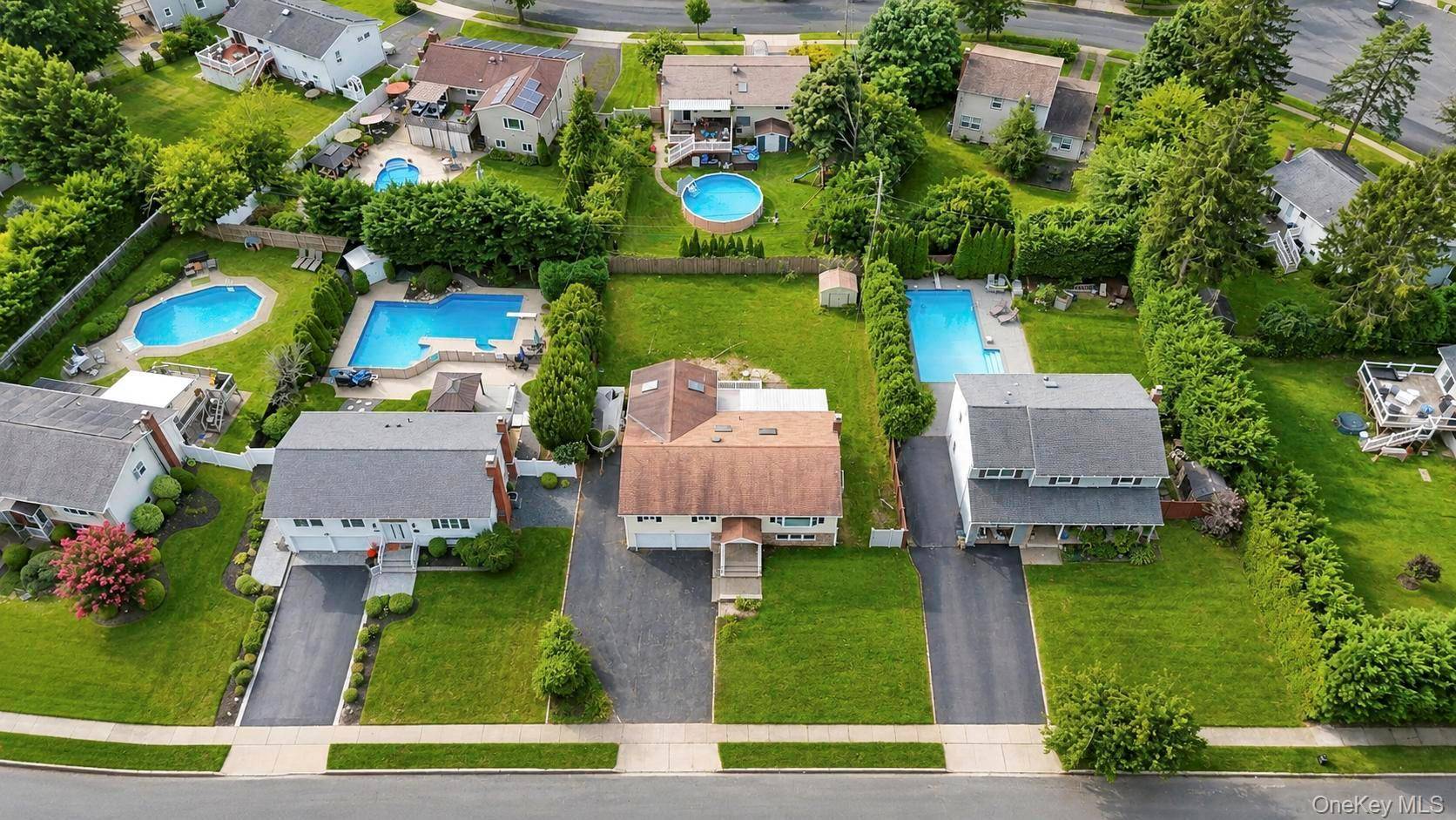 18 Dexter LN, Kings Park, NY 11754