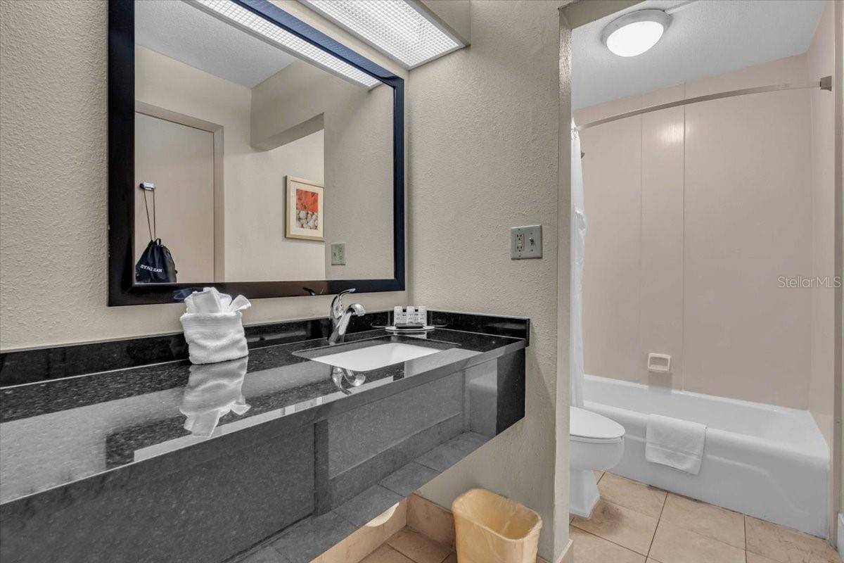 7150 N TAMIAMI TRL #S615, Sarasota, FL 34243