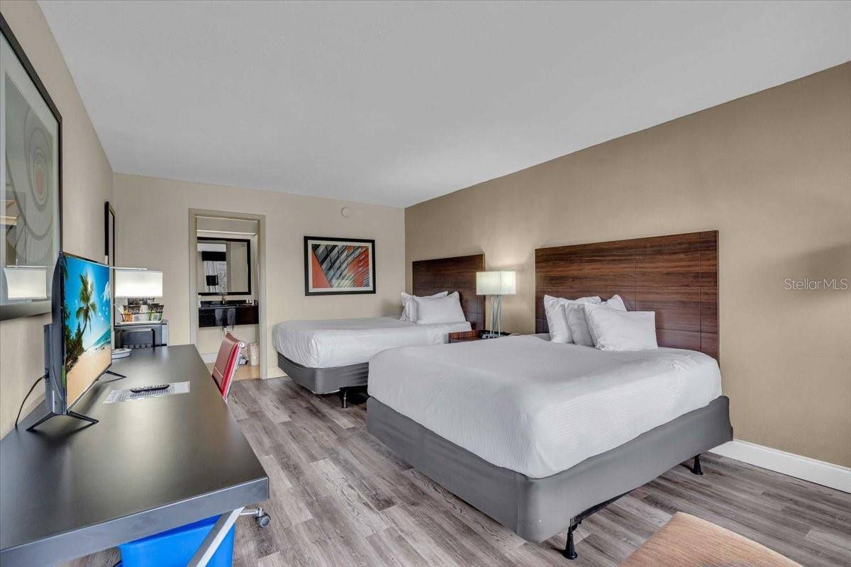 7150 N TAMIAMI TRL #S615, Sarasota, FL 34243