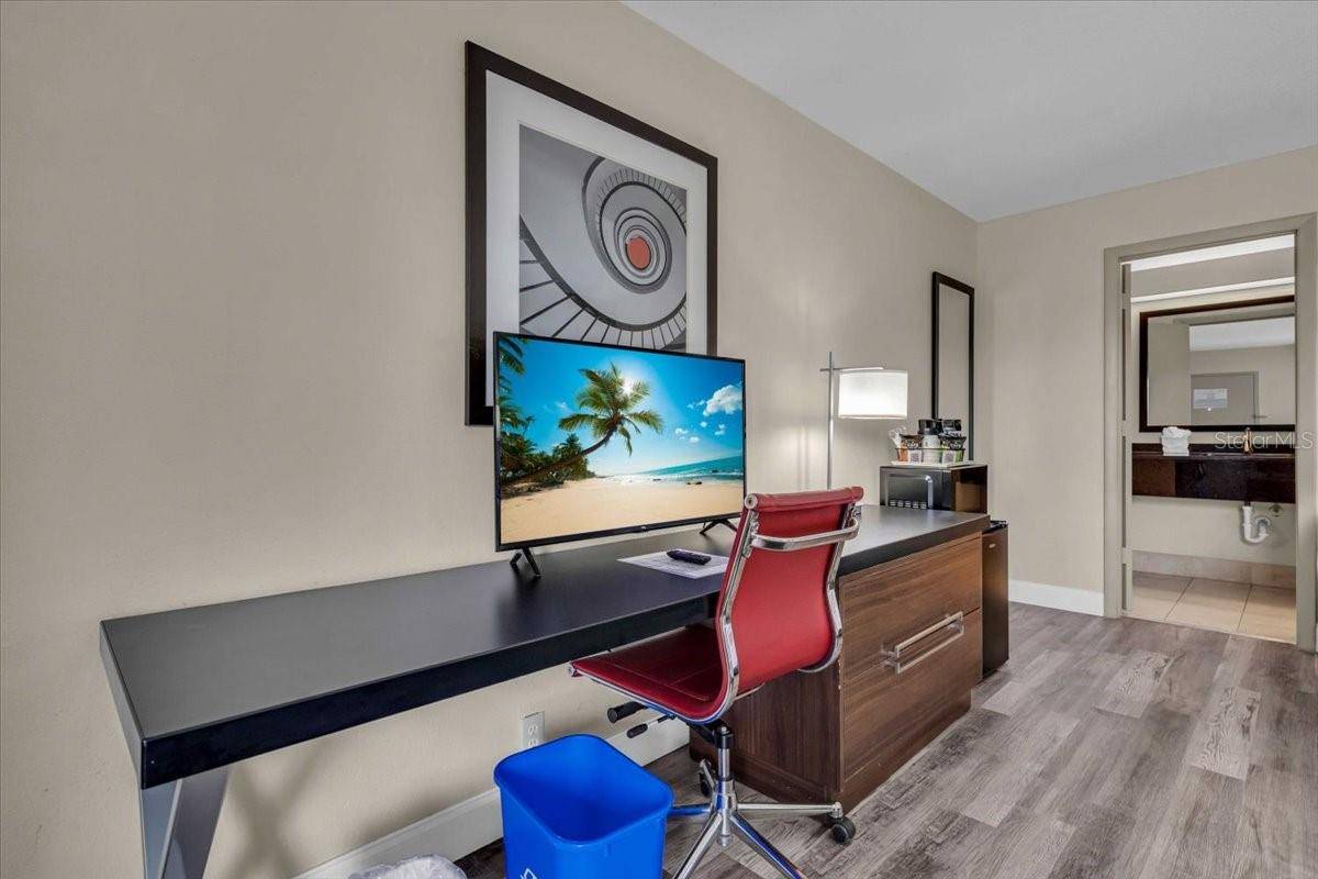 7150 N TAMIAMI TRL #S615, Sarasota, FL 34243