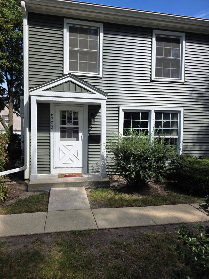 1670 Monticello CT #B, Wheaton, IL 60189