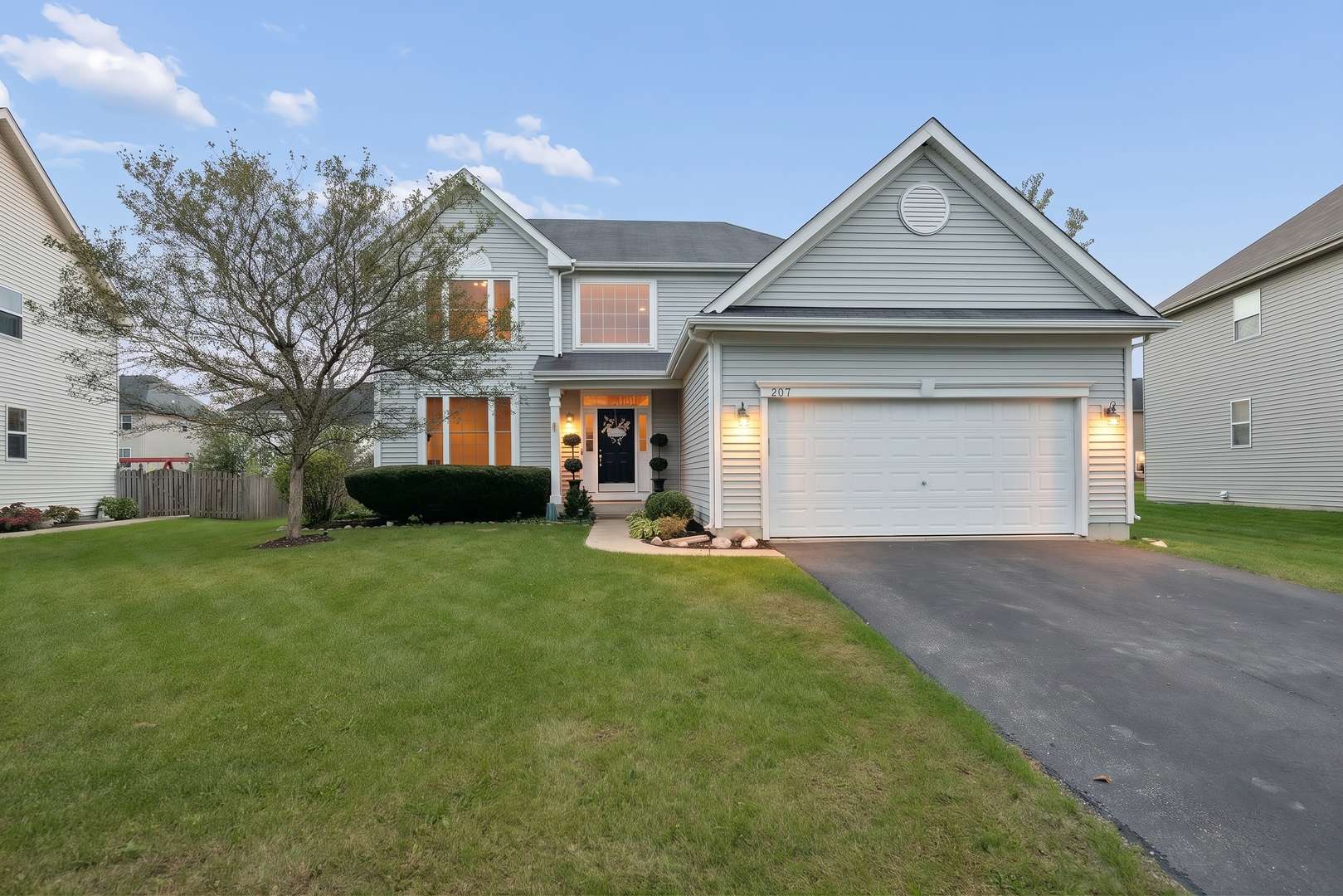 207 Willington WAY, Oswego, IL 60543