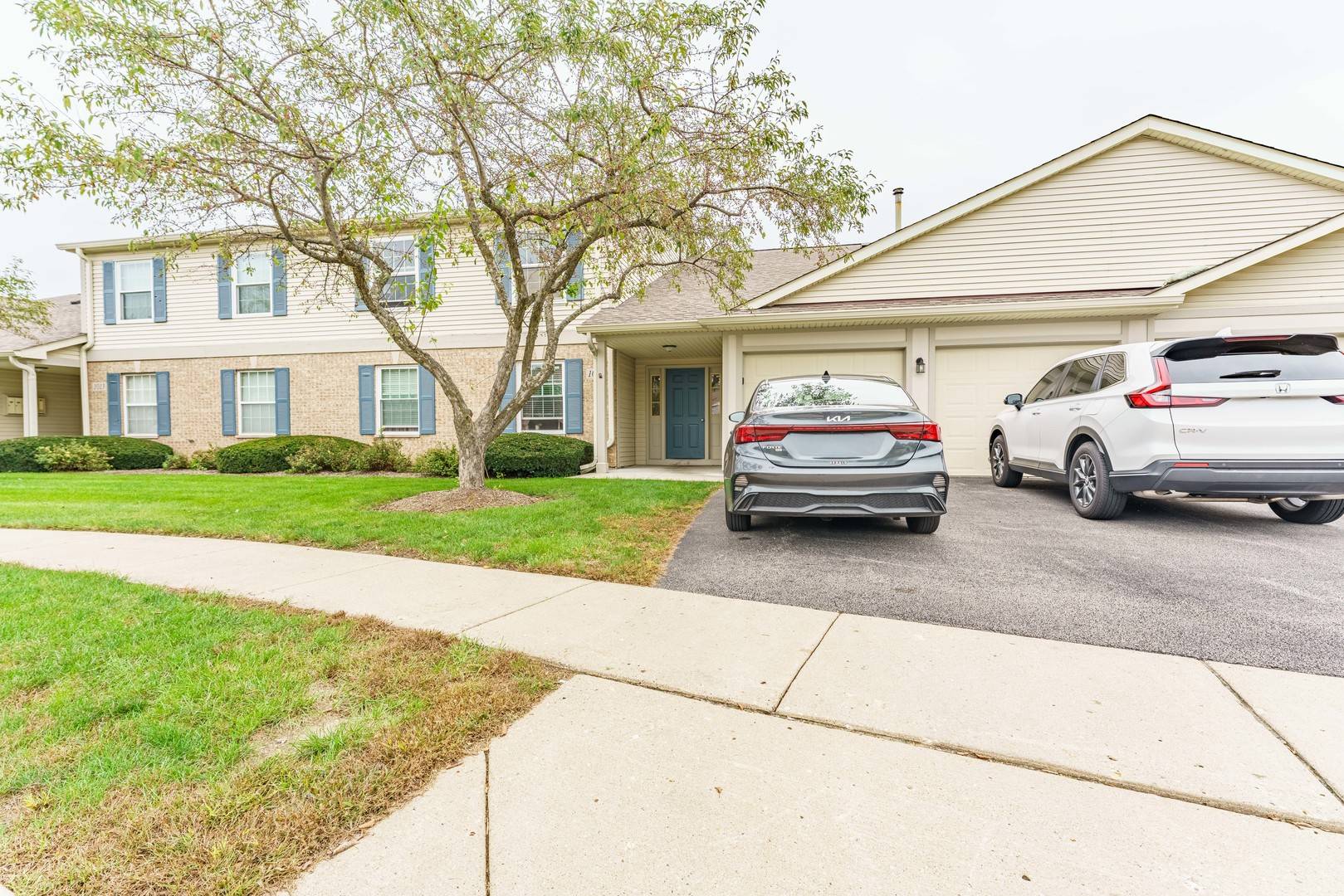 1011 Sommerset CT #C, Elgin, IL 60120