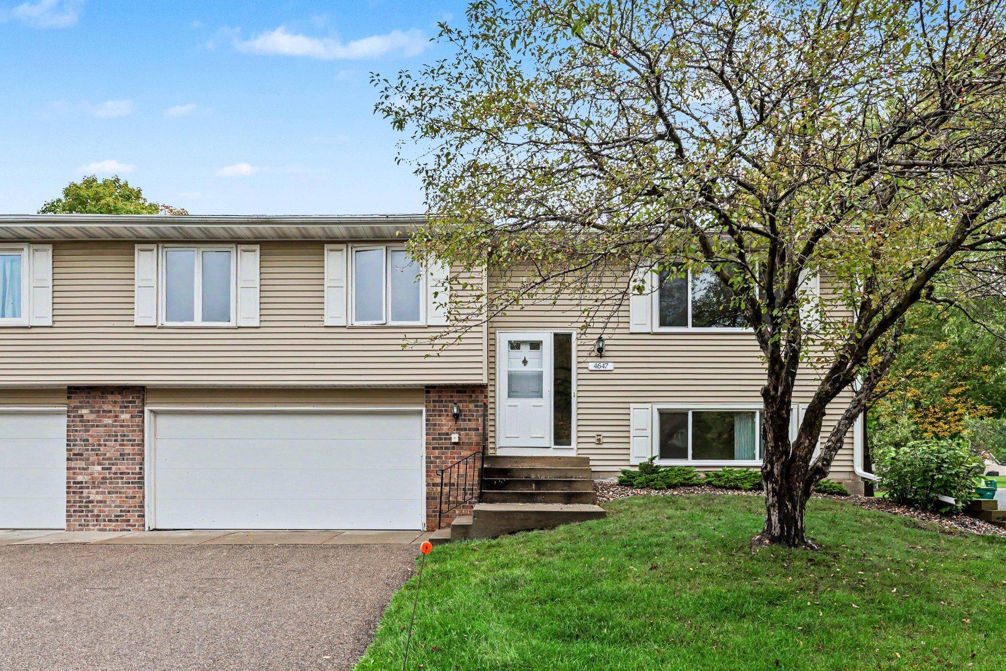 4647 Penkwe WAY, Eagan, MN 55122