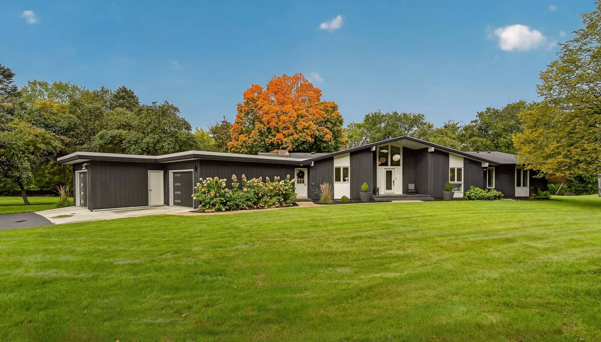 2221 Hillside LN SW, Rochester, MN 55902