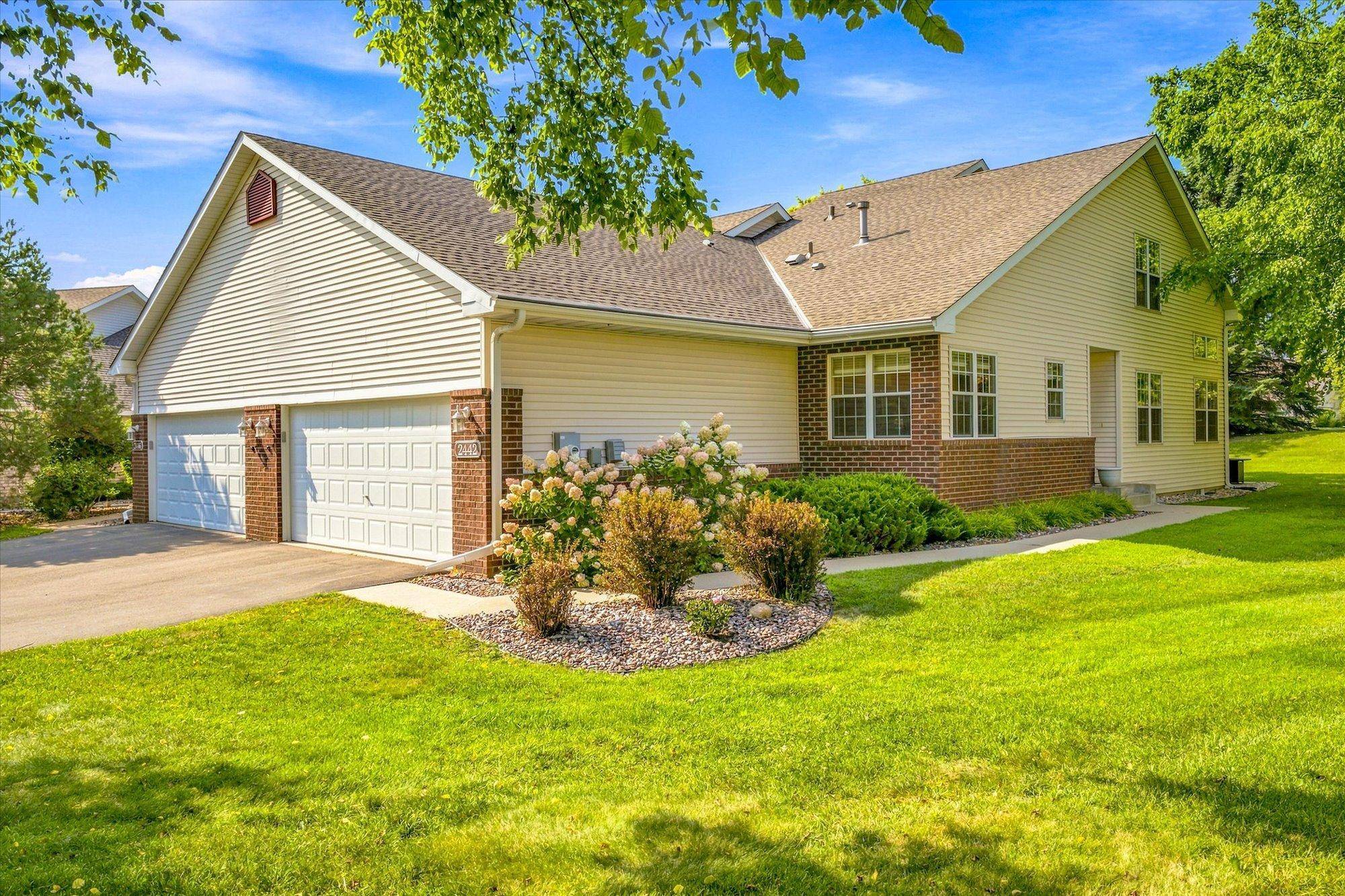 2442 Autumn Ridge CT, Chanhassen, MN 55317