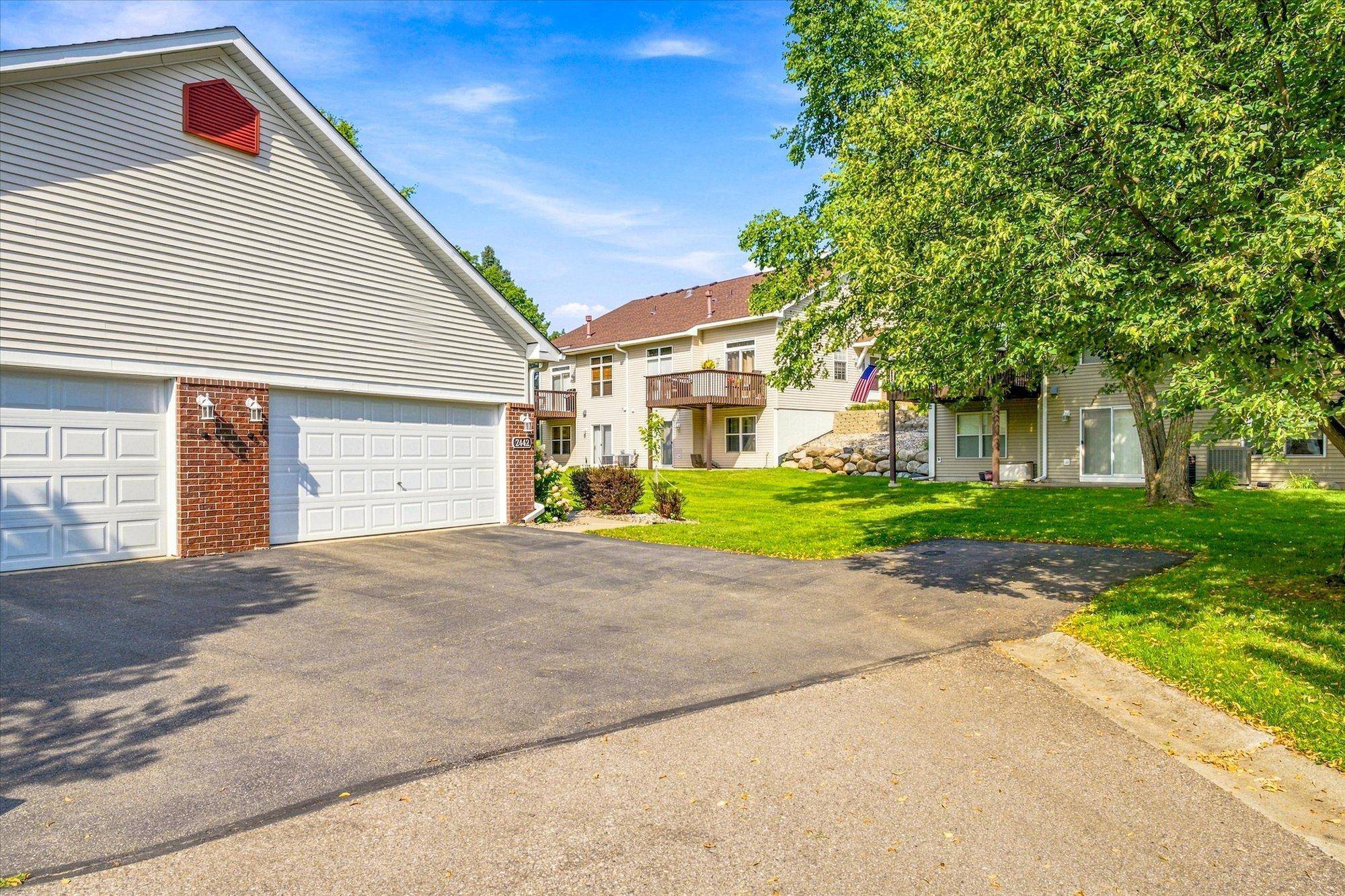 2442 Autumn Ridge CT, Chanhassen, MN 55317