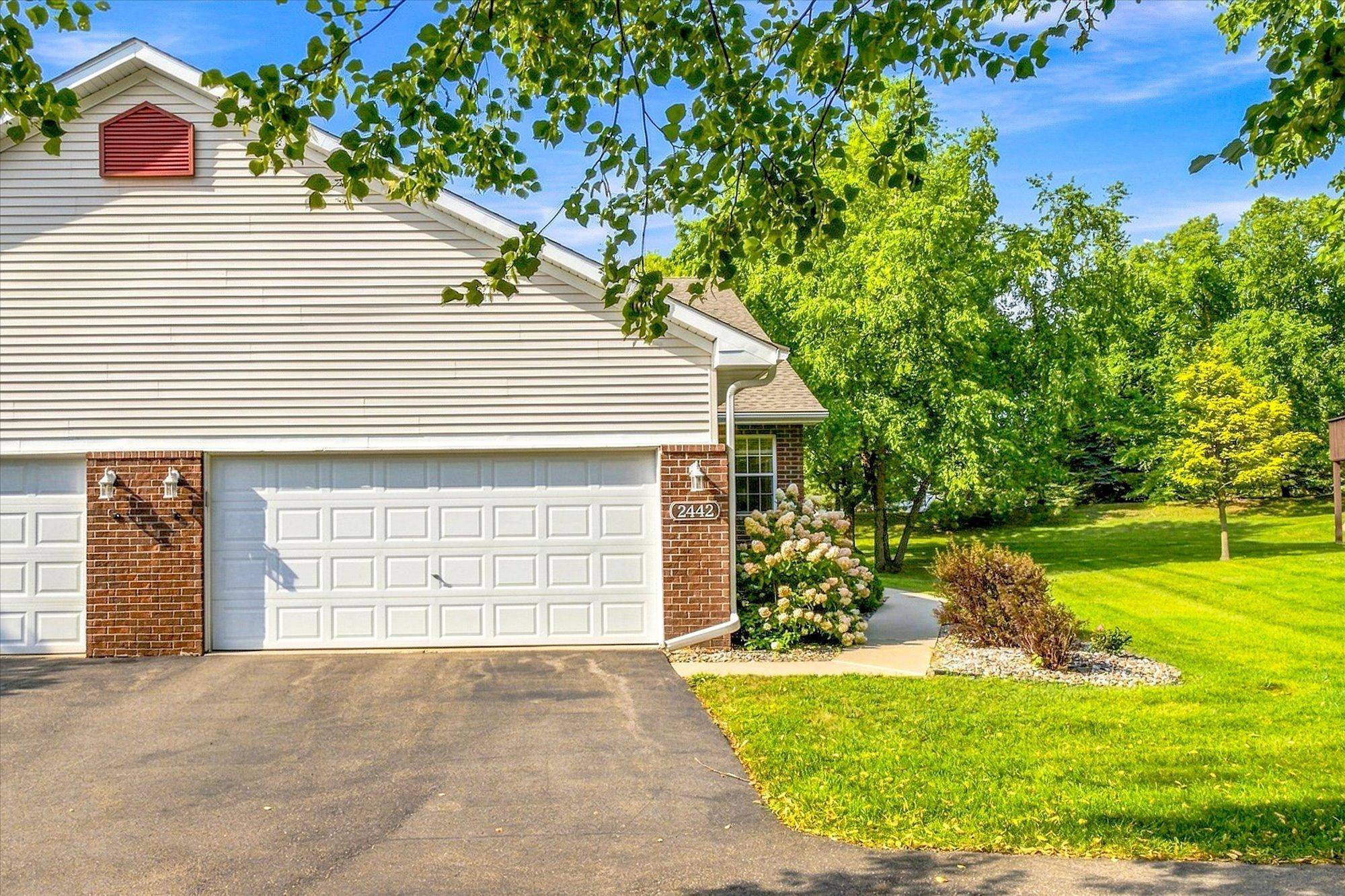 2442 Autumn Ridge CT, Chanhassen, MN 55317
