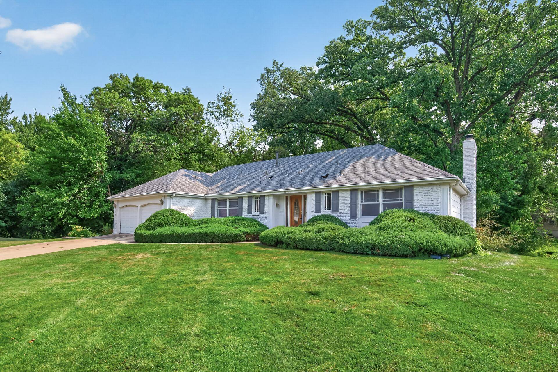 9923 Brookside CIR, Bloomington, MN 55431