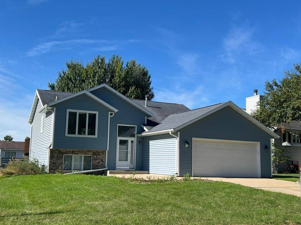 4402 Cambridge LN NW, Rochester, MN 55901