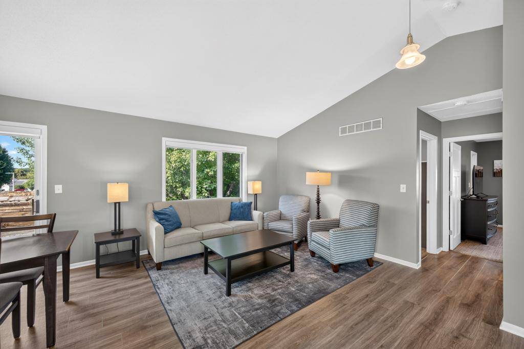 4402 Cambridge LN NW, Rochester, MN 55901