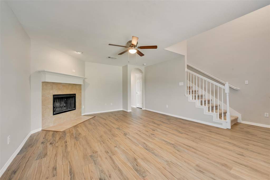 906 Bayshore Drive, Mansfield, TX 76063