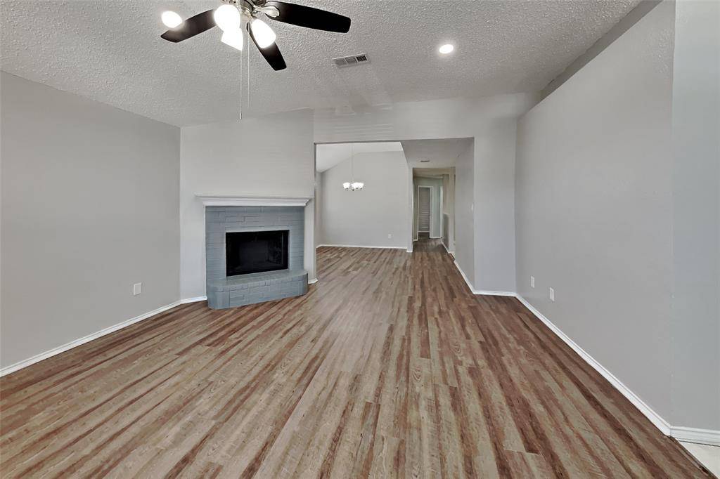6102 Brookfall Drive, Arlington, TX 76018
