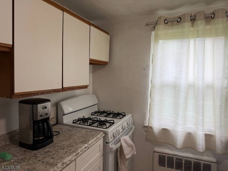 16A Carolyn Ter, Roselle Boro, NJ 07203